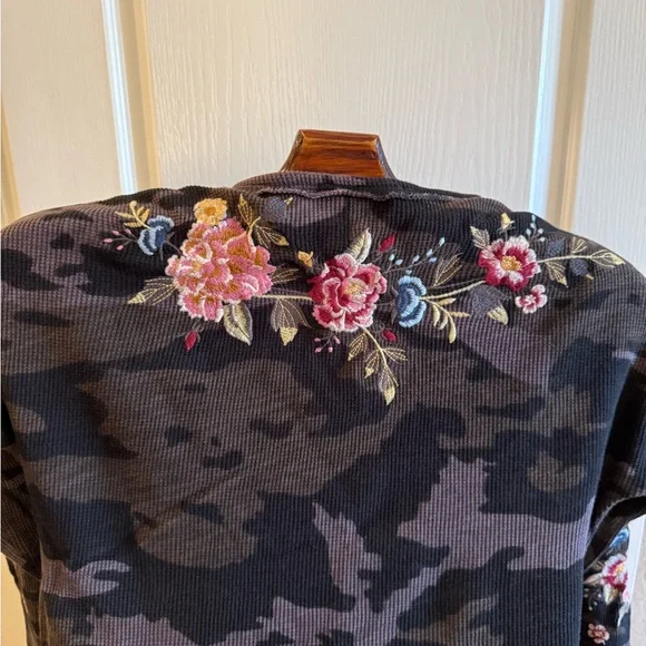 Johnny Was Multicolor Floral Embroidered Top - Picture 7 of 8